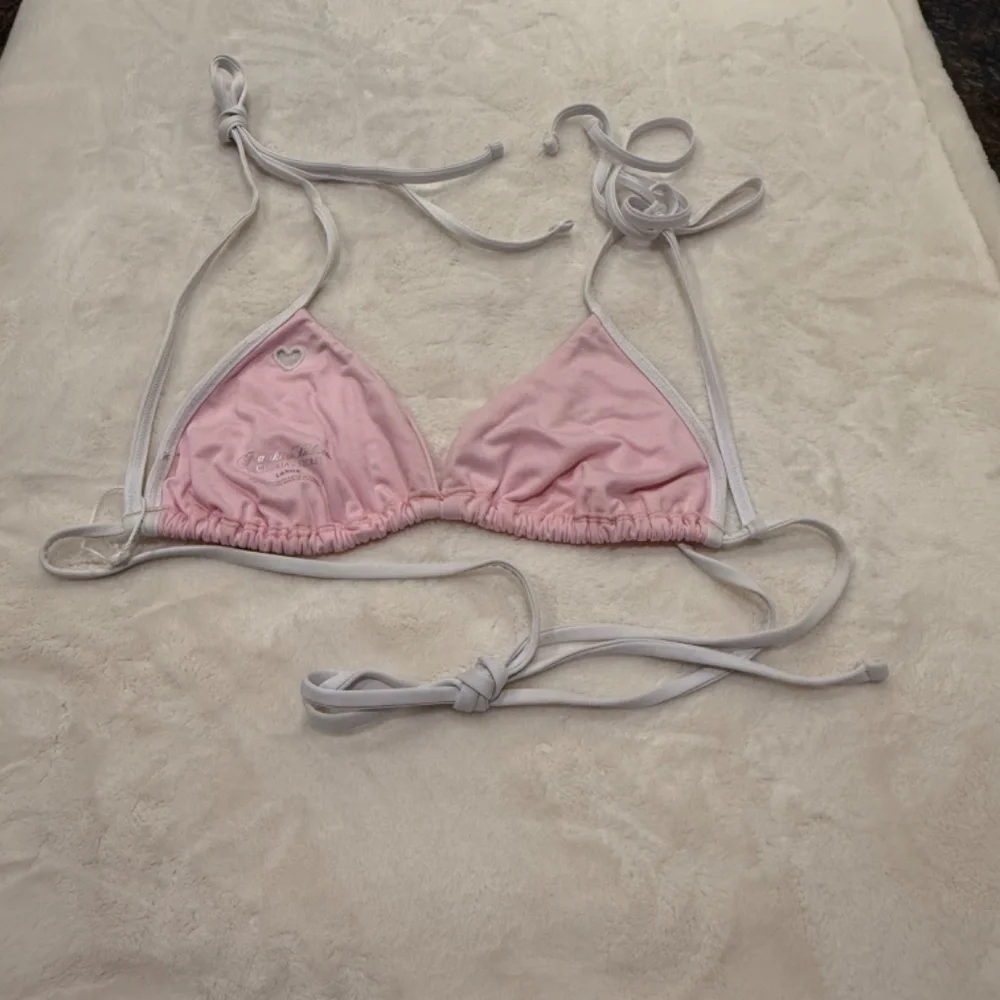 New! Frankies Bikinis Alessa Bikini Top pink with heart cutout 31075